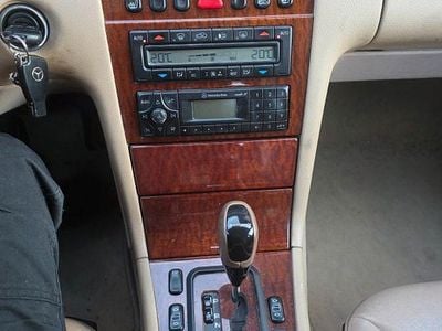 Gebraucht Mercedes E320 Avantgarde 224 PS (164 kW) 2000 Schwarz Limousine