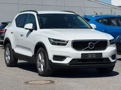 Gebraucht Volvo XC40 Momentum 129 PS (94 kW) 2021 Ice white, solid / solid SUV