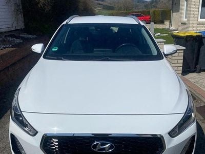 Gebraucht Hyundai i30 Trend 140 PS (102 kW) 2017 Weiß Kombi