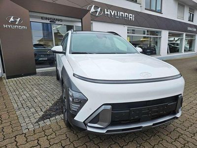 Atlas white / sol Neu 2025 Hyundai Kona Prime SUV | 32.490 € (Fairer Preis)