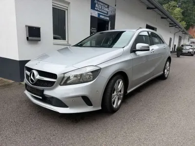 Gebraucht Mercedes A200 Urban 136 PS (100 kW) 2015 Polarsilber  metalliclack Kleinwagen