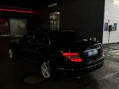 Second-hand Mercedes C220 170 CP (125 kW) 2010 Negru Berlinǎ