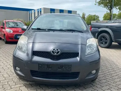 Gebraucht Toyota Yaris Life 101 PS (74 kW) 2010 Grau Kleinwagen