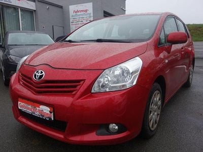 Gebraucht Toyota Verso Life 147 PS (108 kW) 2009 Rot Van / Kleinbus