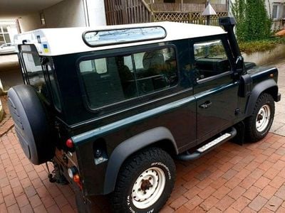 Gebraucht Land Rover Defender 122 PS (89 kW) 2015 Dkl. grün (metallic) SUV