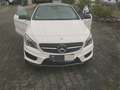 Weiß Gebraucht 2013 Mercedes CLA220 Limousine | 19.500 €