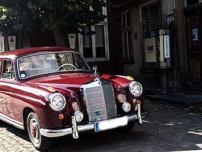 Gebraucht Mercedes 220 116 PS (85 kW) 1959 Rot Limousine