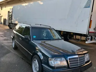 Gebraucht Mercedes E250 1996 Blau Kombi