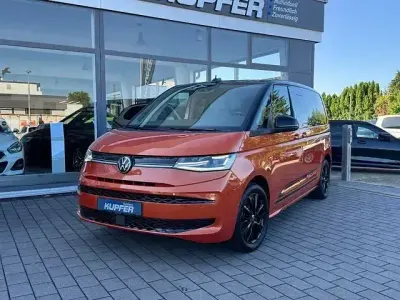 Gebraucht VW Multivan Edition 150 PS (110 kW) 2025 Orange perleffekt Van / Kleinbus