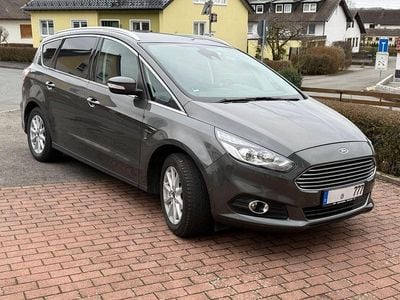 Gebraucht Ford S-MAX Titanium 150 PS (110 kW) 2017 Grau Van / Kleinbus
