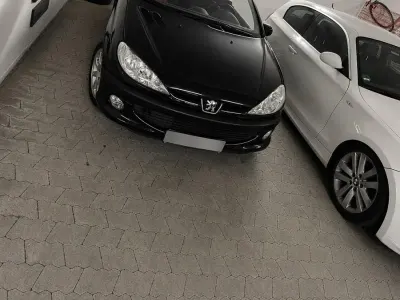 Gebraucht Peugeot 206 CC 136 PS (100 kW) 2002 Schwarz Cabrio