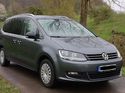 Second-hand VW Sharan 170 CP (125 kW) 2011 Gri Monovolum