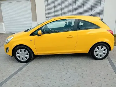 Gebraucht Opel Corsa Color Edition 75 PS (55 kW) 2013 Gelb Kleinwagen