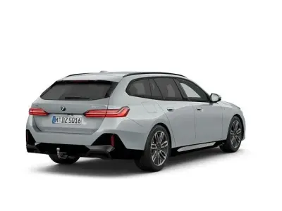 Gebraucht BMW 520 M Sport 197 PS (144 kW) 2024 Grau Kombi