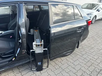 Gebraucht Toyota Avensis Edition 150 PS (110 kW) 2014 Schwarz Kombi