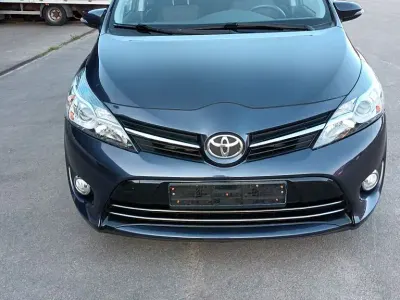 Gebraucht Toyota Verso Skyview Edition 111 PS (81 kW) 2015 Violett Van / Kleinbus