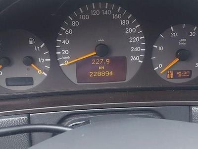 Gebraucht Mercedes E320 Avantgarde 197 PS (144 kW) 2002 Schwarz Kombi