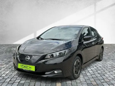 Gebraucht Nissan Leaf Acenta 110 kW (150 PS) 2022 Black metallic Kleinwagen