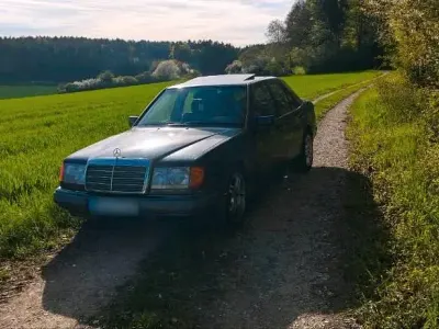 Gebraucht Mercedes E230 133 PS (97 kW) 1990 Schwarz Limousine