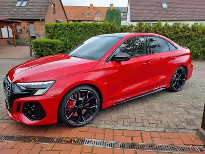 Gebraucht Audi RS3 Premium 400 PS (294 kW) 2023 Rot Limousine