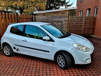 Gebraucht Renault Clio II 75 PS (55 kW) 2011 Weiß Kleinwagen
