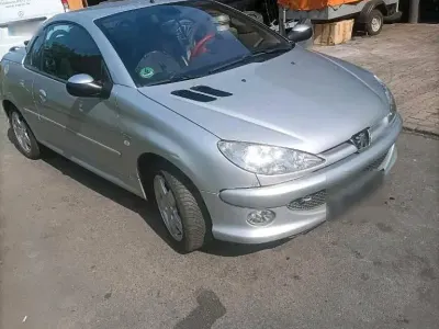 Gebraucht Peugeot 206 CC 105 PS (77 kW) 2005 Silber Cabrio