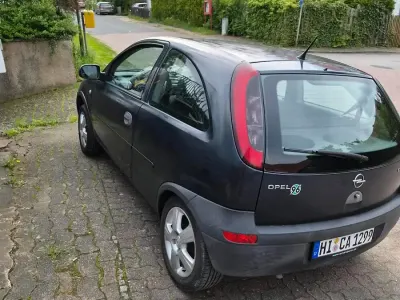 Używany Opel Corsa 58 KM (42 kW) 2002 Niebieski Hatchback
