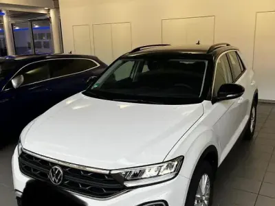Usata VW T-Roc Life 110 CV (80 kW) 2023 Bianco SUV