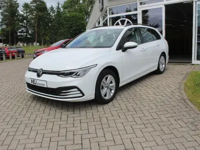 Gebraucht VW Golf VIII Life 150 PS (110 kW) 2023 Weiß Kombi