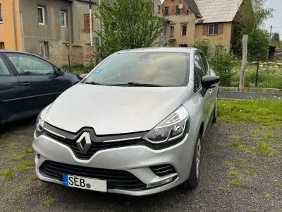 Używany Renault Clio IV LIMITED 76 KM (55 kW) 2019 Srebrny Hatchback