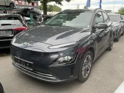 Gebraucht Hyundai Kona Edition 30+ 100 kW (136 PS) 2022 Schwarz SUV