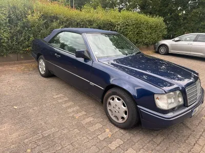Gebraucht Mercedes E220 Sportline 150 PS (110 kW) 1996 Blau Cabrio