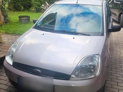 Gebraucht Ford Fiesta 68 PS (50 kW) 2004 Silber Kleinwagen