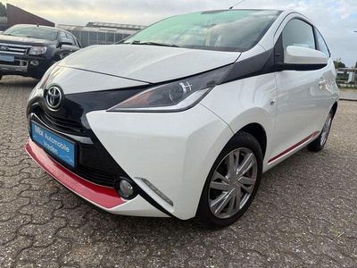 Gebraucht Toyota Aygo X-play 69 PS (50 kW) 2014 Weiß Kleinwagen
