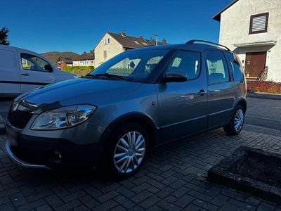 Gebraucht Skoda Roomster Scout 105 PS (77 kW) 2011 Grau Kombi