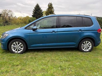 Gebraucht VW Touran Comfortline 110 PS (80 kW) 2016 Blau Van / Kleinbus