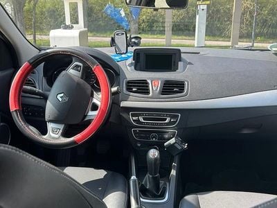 Usado Renault Fluence 125 HP (91 kW) 2010 Cinzento Sedan