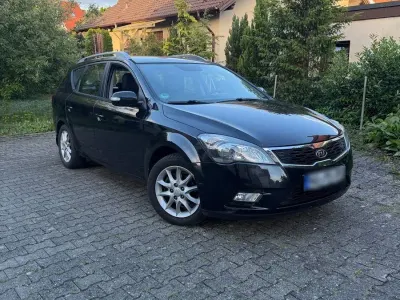 Gebraucht Kia Ceed Spirit 143 PS (105 kW) 2010 Schwarz Kleinwagen
