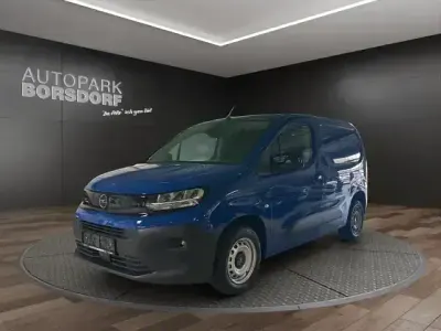Nouvelle Opel Combo Basis 111 ch (81 kW) 2025 Bleue Monospace