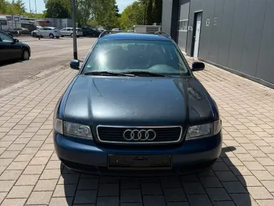 Używany Audi A4 S-Line 165 KM (121 kW) 1998 Niebieski Kombi
