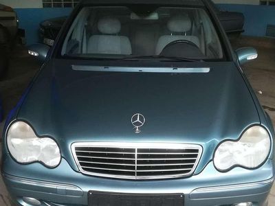Grün Gebraucht 2003 Mercedes C220 Avantgarde Limousine | 5.600 €