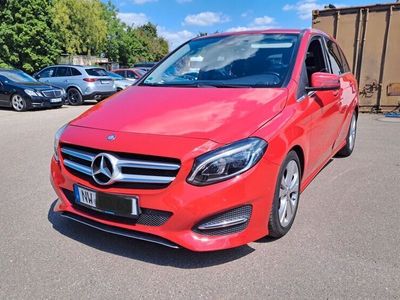 Gebraucht Mercedes B220 Urban 177 PS (130 kW) 2015 Rot Van / Kleinbus