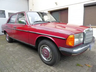 Gebraucht Mercedes 300 88 PS (64 kW) 1984 Rot Limousine