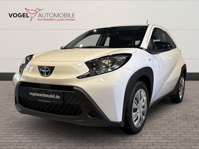 Schneeweiß Gebraucht 2023 Toyota Aygo X X-play SUV | 13.370 € (Fairer Preis)