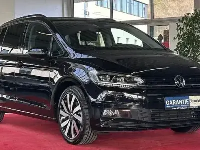 Gebraucht VW Touran Highline 150 PS (110 kW) 2025 Deep black perleffekt Van / Kleinbus