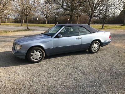 Gebraucht Mercedes E220 Sportline 150 PS (110 kW) 1994 Blau Cabrio