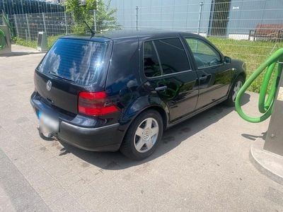 Schwarz Gebraucht 2002 VW Golf Limousine | 2.420 € (Etwas zu teuer)