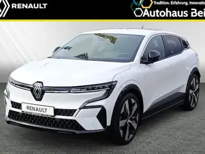 Używany Renault Megane E-Tech Techno 161 kW (220 KM) 2022 Biały Sedan/Limuzyna