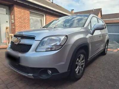 Gebraucht Chevrolet Orlando 163 PS (119 kW) 2013 Silber Van / Kleinbus