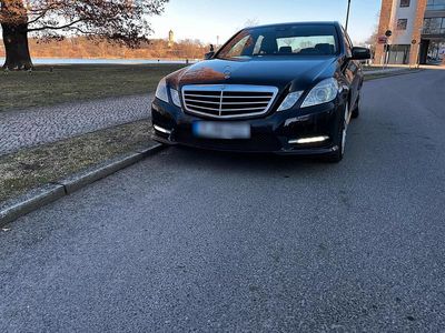 Gebraucht Mercedes E220 AMG line 170 PS (125 kW) 2011 Schwarz Limousine